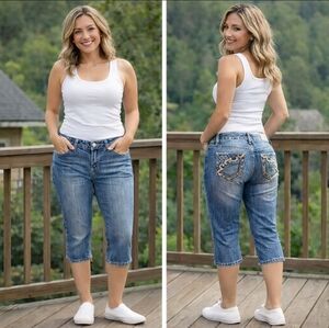Love Indigo Embroidered Capri Jeans Size 6 Western Glam Cowgirl Core Y2K Denim